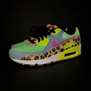 SOLD !!!!Nike Air Max 90 LX ‘Illusion Green’